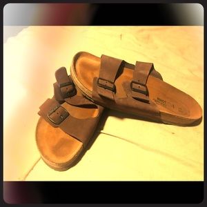 Men’s naot slides